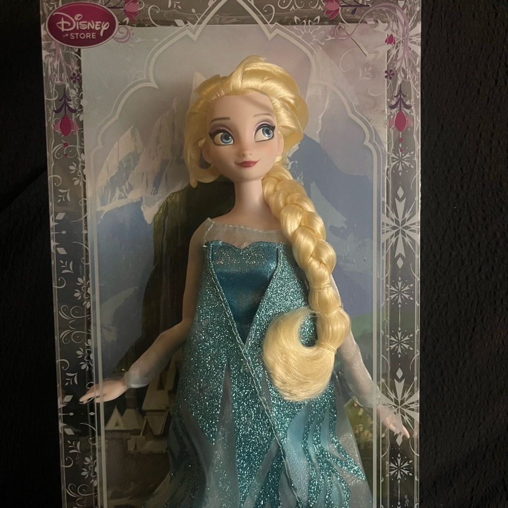 Disney Store - Classic Doll Collection Frozen Elsa Doll - Picture 3 of 7